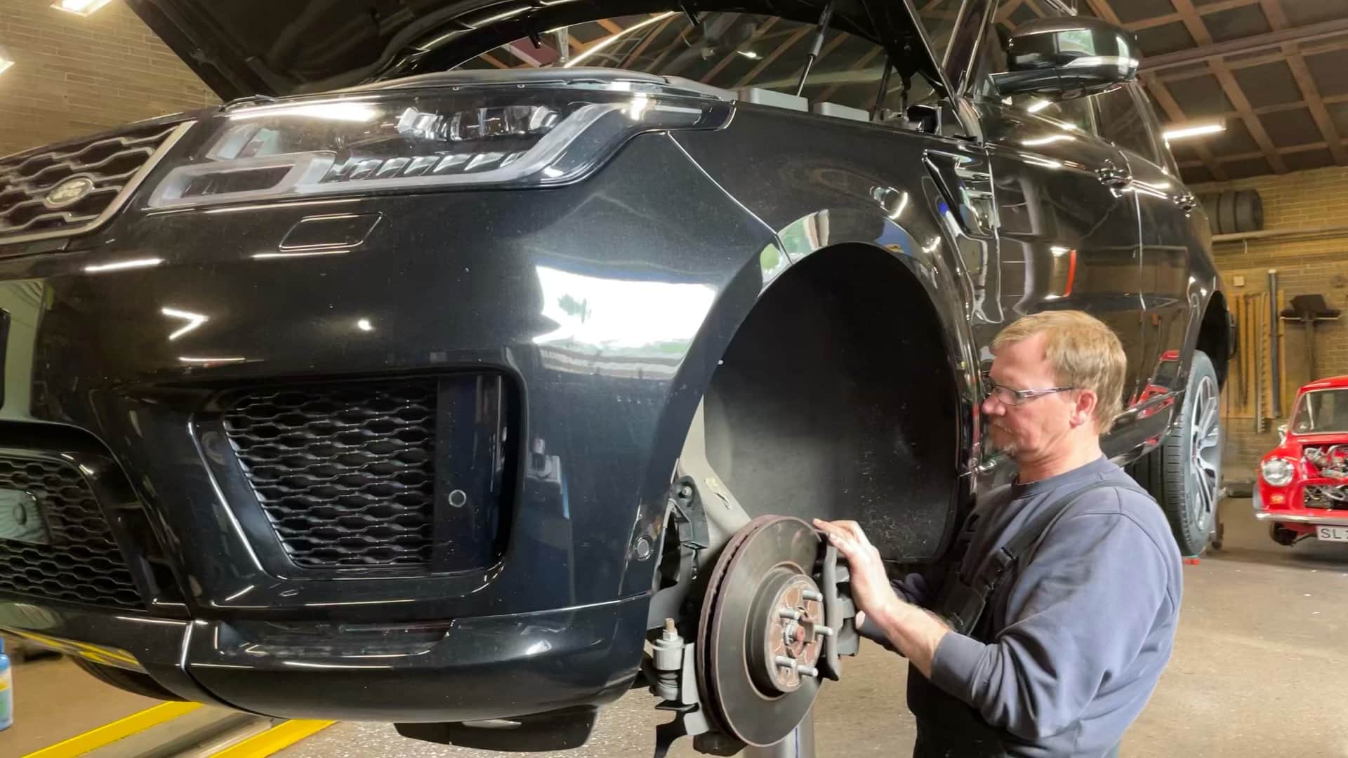 Bremser Gjellerup Auto laver bremser på en Range Rover